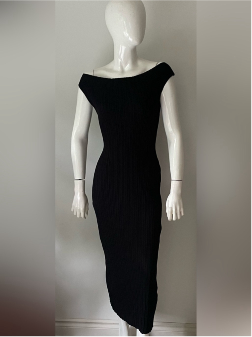 Miou Muse Ribbed Off-Shoulder Midi Dress Medium | Black | Stretch Knit - Picture 5 of 10